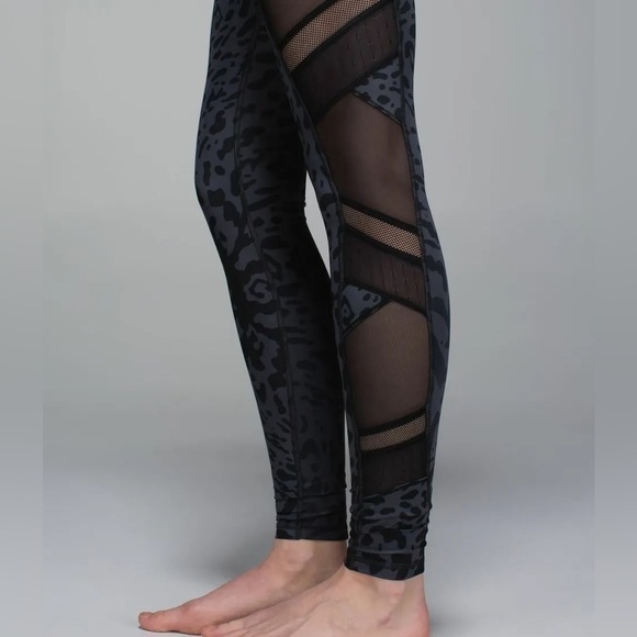 Lululemon Just Breathe animal swirl deep coal print compressionleggings Sz-2 H20 - Picture 8 of 13